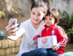 章泽天带8岁女儿伦敦追星，母女情深，温馨瞬间记录巨星魅力