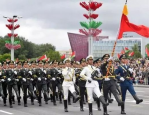 正步铿锵，鼓点激昂—解放军正步与白俄军乐团鼓点硬控的震撼交响
