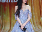 陈晓帮刘亦菲提裙摆，温情瞬间感动众人，娱乐圈友谊见证！