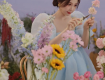 赵丽颖簪花照引发热议，意外出现在虞书欣新剧中，网友，这是缘分？