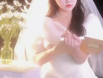 新娘惊艳亮相婚礼，美得仿佛AI换脸，网友热议，这是真人吗？