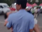 保安大叔英勇公主抱狂奔，生死时速救回昏厥女孩