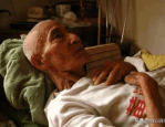 八旬老人历经沧桑，与亡子女友再续前缘