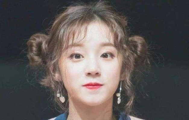 宋雨琦妆前妆后差别大，揭秘明星化妆术的神奇魅力