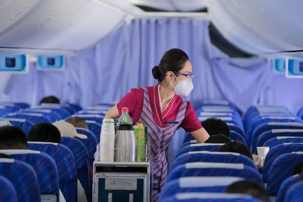 南方航空回应更换超薄座椅，优化乘客体验，提升服务质量