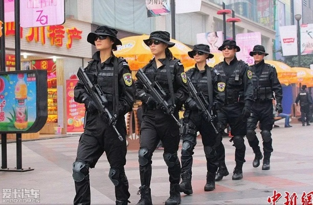 成都太古里女特警惊艳亮相，又美又飒，引网友热议！