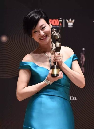 惠英红荣膺华表奖首位中国香港影后，香港电影界的骄傲与辉煌