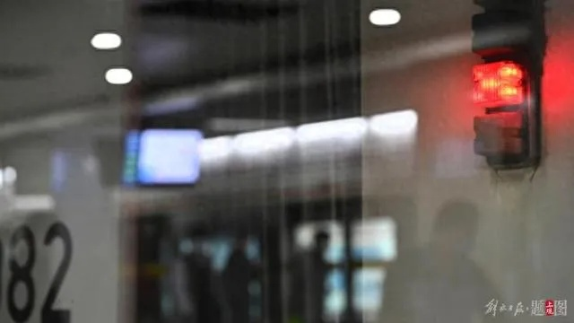 成都警方通报地铁偷拍事件，涉嫌偷拍女性属实，已依法处理