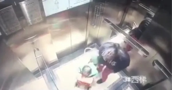 电梯内恐吓幼童的面具女事件圆满落幕，当事人已真诚道歉