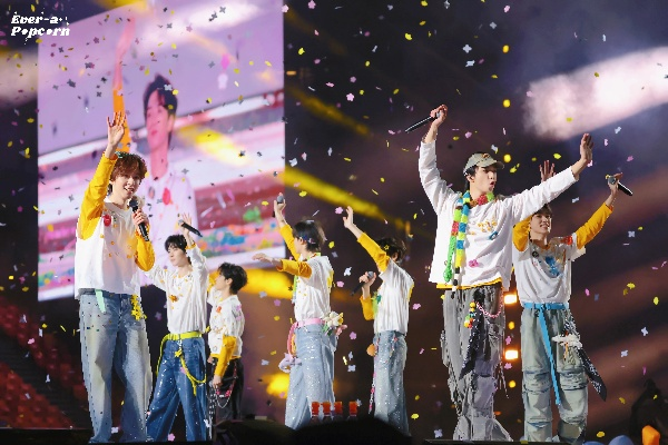 少年团演唱会再掀热潮，跑调破音引网友热议