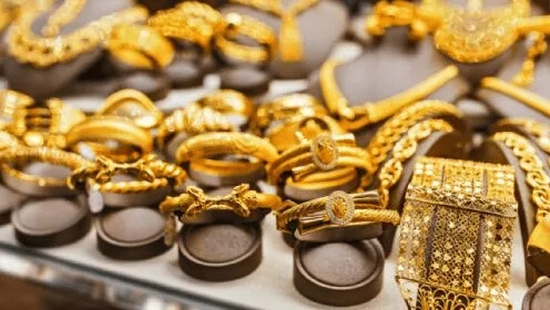 金饰价格暴跌，跌破1000元大关，消费者迎来黄金购买热潮！