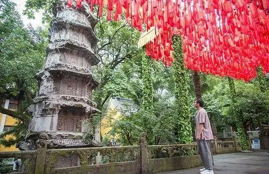 景区回应灵隐寺小卖部年租金260万，合理定价，服务游客