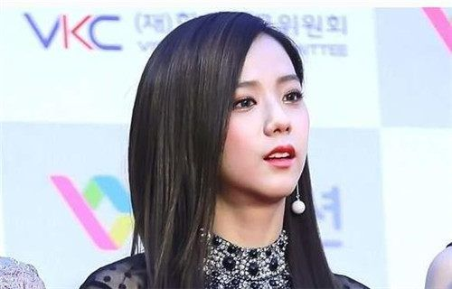 韩国爱豆频现公开场合求救，揭开娱乐圈黑暗面