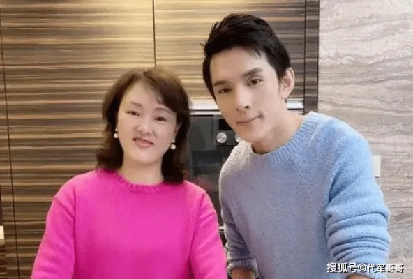 李佳琦回应妈妈带货争议，她正是拼的年纪，传承奋斗精神