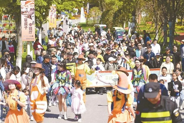 大批韩国游客涌入江苏盐城，体验高尔夫运动的魅力