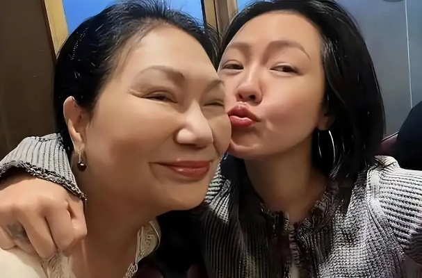 马筱梅与S妈聊天记录曝光，揭开娱乐圈的友谊与利益纠葛