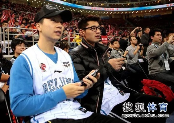 马龙一家四口激情观战CBA总决赛，共享篮球盛宴