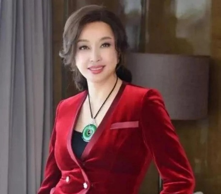 刘晓庆曾言偷税又不会死，娱乐圈税务风波再引深思