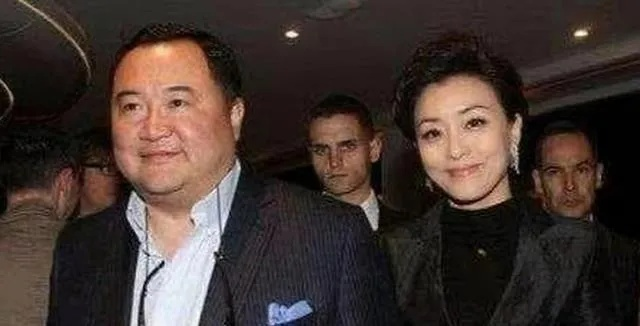 女星父亲澄清百万耳环非正品，我没贪污，纯属误会