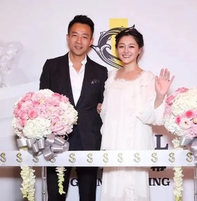 曝大S子女未出席汪小菲婚礼，原因引人猜测，网友热议！