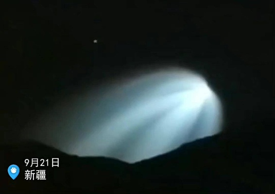 新疆多地惊现不明飞行物，亮度与月亮相当，引网友热议！