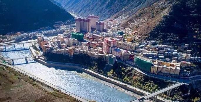 中国最难进的县城，为何拖住了春天的脚步？
