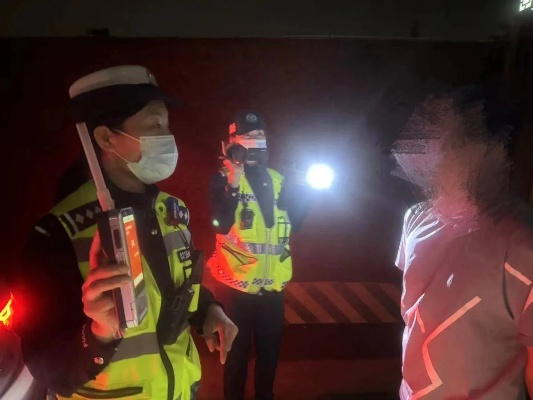 男子酒驾出事现场喝两口想逃避，最终被判刑，侥幸心理害人害己