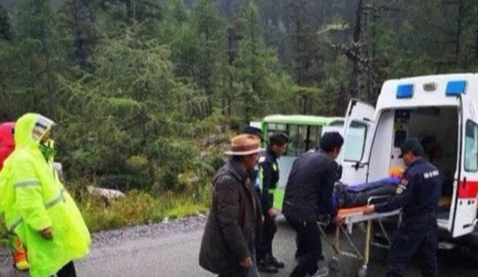 稻城亚丁景区一女游客因高反去世，再次敲响高原旅游安全警钟