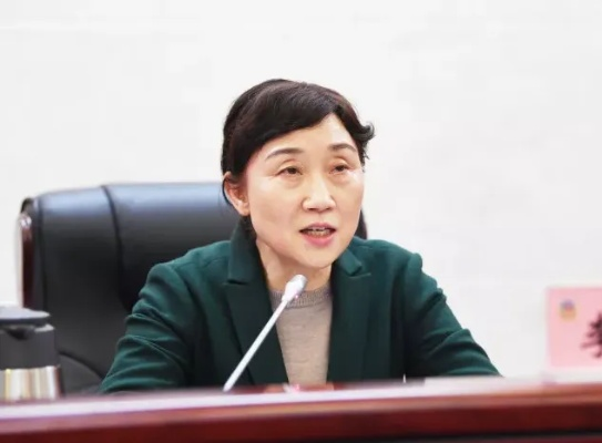 李微微，从教师到正处级干部的跨越式成长之路