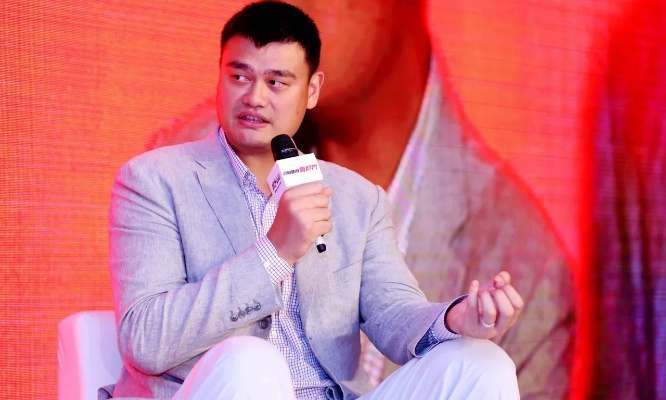 王健林股权冻结4.9亿，万达帝国风雨飘摇，商业帝国路在何方？