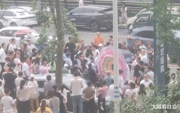 成都女子家门口遇害案细节曝光，悲剧背后的惊心真相
