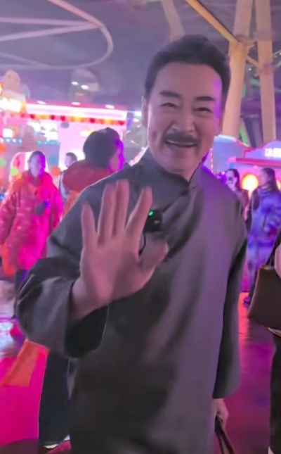 岁月如歌，再现经典—70岁寇振海cos陆振华，致敬还珠格格的经典瞬间