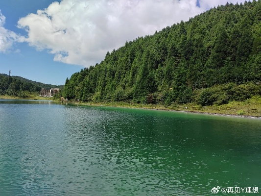 武陵山天池底部材质引发热议，景区回应，确为304不锈钢！