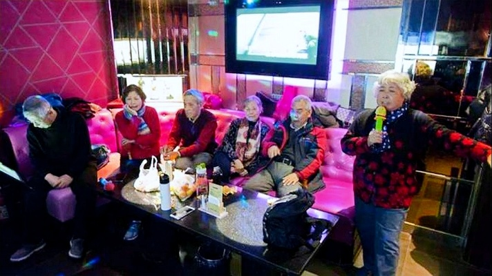 KTV行业转型困境，如今唯有老年人续命，年轻一代的狂欢场已渐行渐远