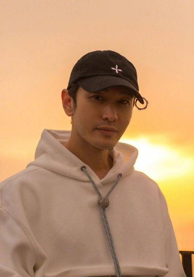 黄晓明勇敢挑战自我，增重30斤演绎智力障碍人士，演技突破再创新高